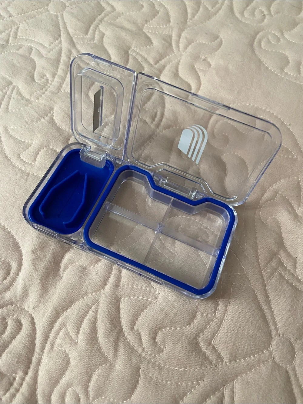Pill Cutter and Splitter Blade Tablet Case Medication Box Holder Portable Pocket
